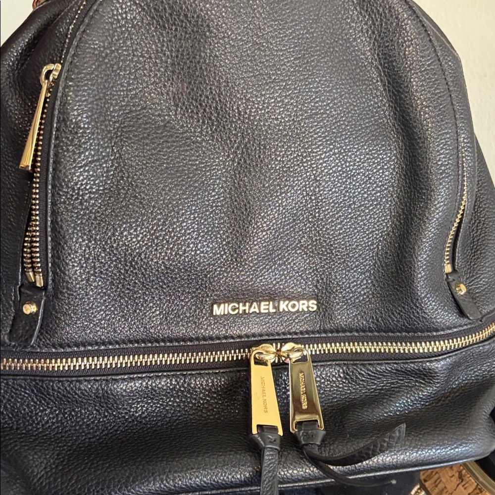 MICHAEL Michael Kors
BLACK LEATHER MEDIUM RHEA BACKPACK - Picture 12 of 12